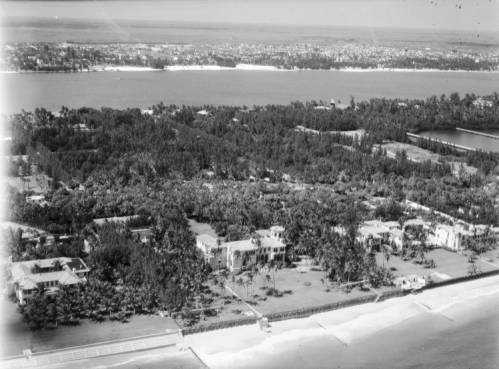 View of multiple Phipps family estates in Palm Beach, FL. Photo: Robert Yarnall Richie
